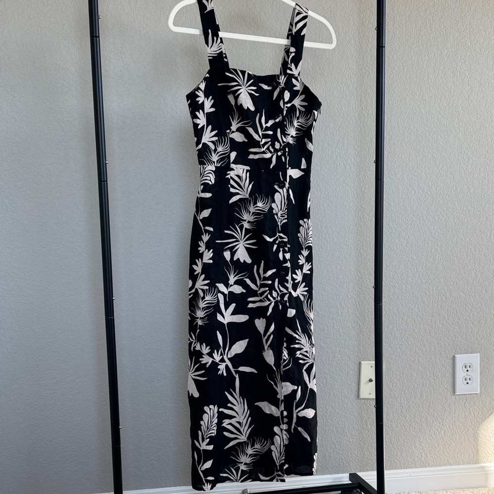 NWT REVIVO Black and White Floral Beach Midi Dress